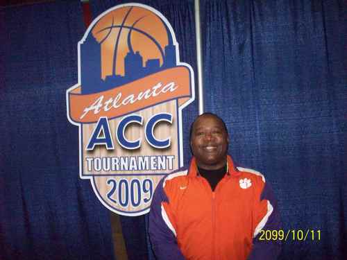 MonaVieOC's profile picture. 