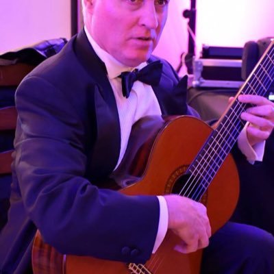 Precedentemente Docente di chitarra presso conservatorio di musica “ F.Morlacchi “ di Perugia .
