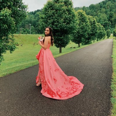 emilypoee's profile picture. 