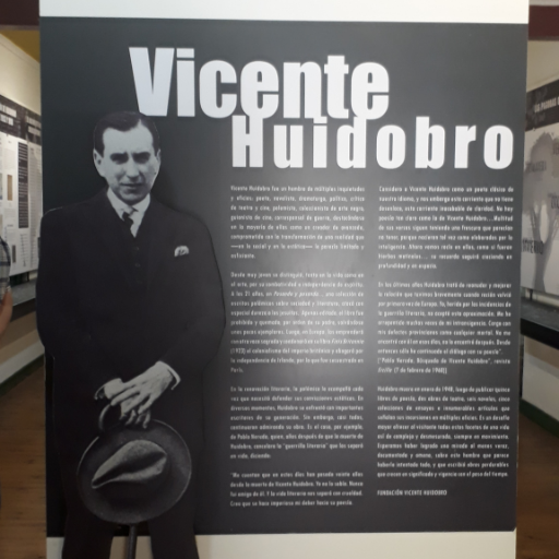 Revista Altazor de la Fundación Vicente Huidobro nace con la finalidad de difundir lo mejor de la poesía latinoamericana y universal.