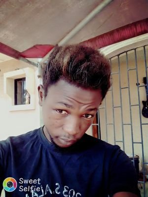 am Ibrahim olanrewaju, am single and searching, i love music and that's what I do ,I believe am going to places in life
