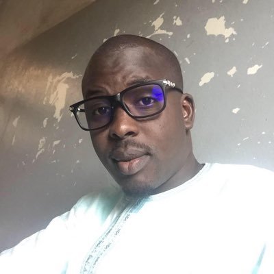 10Yadart's profile picture. Styliste sénégalais