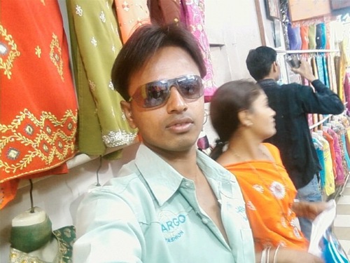 i m very cool and funny guy always be happy and make people happy.
