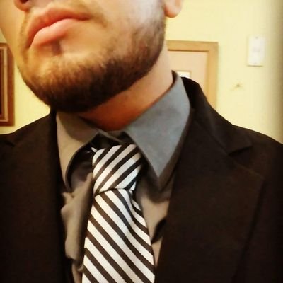 DelfoFlores's profile picture. Si sientes que tienes el control de tu vida quiere decir que vas lento.