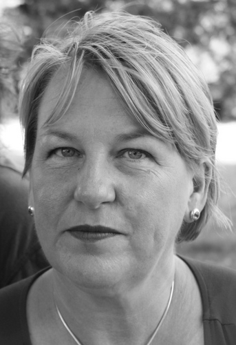 Writer, knitter & gardener; opinionated, feisty & honest; Being Sarah author; partner of @asenseofplace1; breast cancer culture critic & prevention campaigner