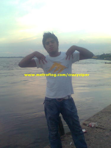 soy un poco desmadroso me gusta andar en relajo de vez en cuando y musica de todo un poco soy chido y atodo dar