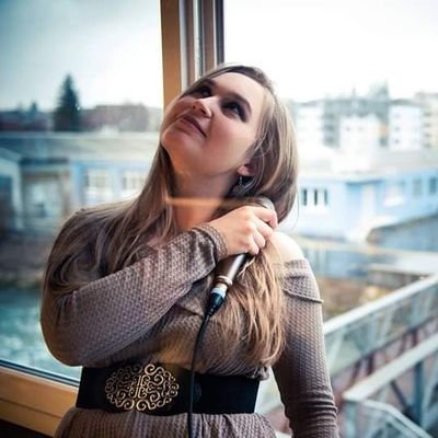 Metalsängerin / Popsängerin / Musicalsängerin / Singer-Songwriterin / Frontfrau einer Metalband / Vocalcoach