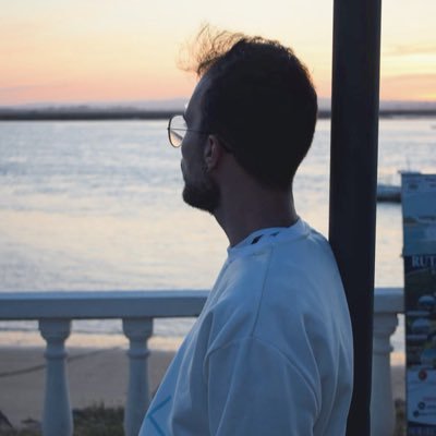 26,Divertido,gracioso,amigo de mis amigos,amante de la música,un poco loco,futuro fotógrafo,mc en prácticas y siempre sonriente