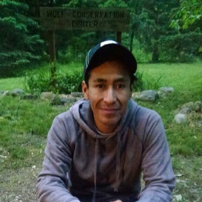 soylareata's profile picture. Quiero seguir viviendo intensamente a pesar de que el presente tiene la brutal certeza de la tragedia.