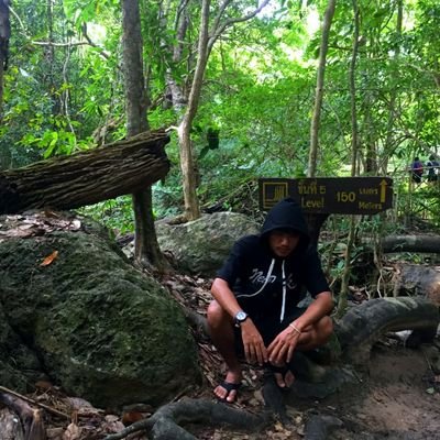 เป็นคนที่ถ้าชอบใครมากจริงๆจะทุ่มเทตั้งแต่แรกไม่ค่อยเผื่อใจเท่าไหร่ แม้รู้ว่ามันมี 2 ทางแค่ไปต่อได้กับหยุดแค่นี้