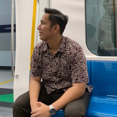 hanif_abdillah's profile picture. Jangan marah jika cuitanku mirip dengan tingkahmu. Mungkin aku dan kamu punya keburukan yang sama. Lebih utama adalah memperbaikinya 😊