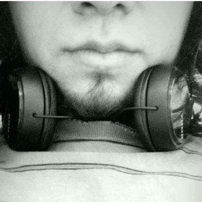 Karlozrock's profile picture. Divagando en la realidad...