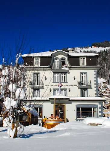 News & pics straight from our hotel and brasserie. Après, lodging and soul food. At the keyboard - @sponkan.