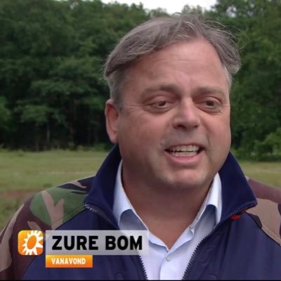 Ondernemer Zelfspot Sparta Eigenaar ATC Gooi en Vechtstreek “Tompoes verzin een list” Voetbal kijken Elton John Zoon van wijlen Frits Bom Autodidact