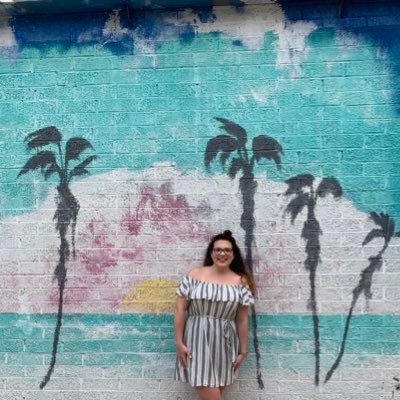 MissBroussardTX's profile picture. Texas Teacher 🍎