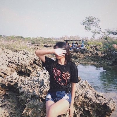 chrmgatchie's profile picture. life is not a graden, dont be a hoe 🌙