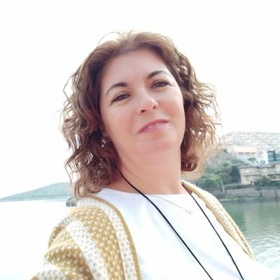 Copywriter y resignada (a veces superada) madre de adolescentes.
Ando por https://t.co/TZZXUYPn5C o en @WPCartagena
Vivo para V-I-V-I-R