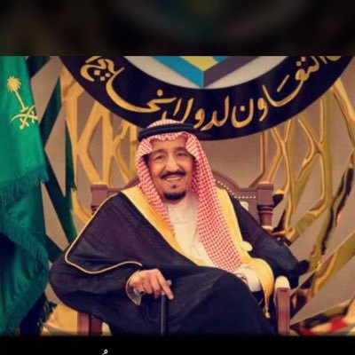 إبتسم واضحك وعاين للنجوم وطُلها // وارسم الخطة وحنا كلنا ( تحت امرك)