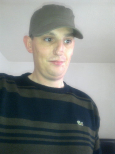 i lick football and snooker.and oasis is my best band.the best song is rock n roll stor