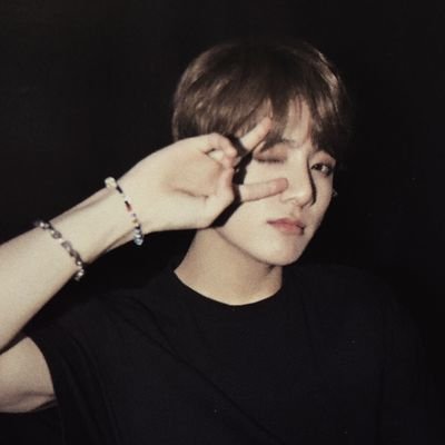 pjmnjjngkk's profile picture. she/they 19