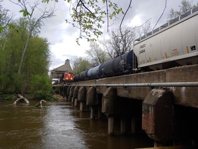 I walk the River Trail in Lansing, MI almost daily. When I can I take pictures of the trains I see & post them here. I'll answer some ?s but don't follow back.