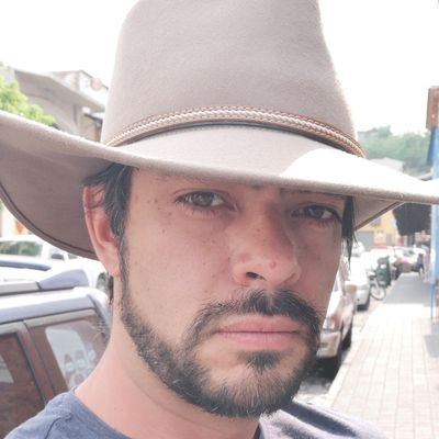 JuanMoller's profile picture. Médico y terapeuta somático.