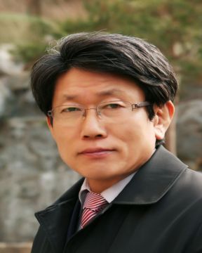 우리 토종 야생화를 많이 사랑합니다. 토종 들꽃 씨앗 나눔 카페(마파람의 꽃이야기http://t.co/USRYsiKHg5) 운영. 전 서울특별시과학전시관장, 현 세종과학고등학교 교장.