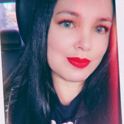Just your average Kiwi who's been bitten by the travel bug especially if it involves seein a NK! Donnie Wahlberg's 965th follow :)