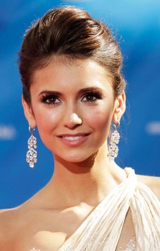 I'm obsest with @ninadobrev!!!! she's so beautiful, smart and such a good actres!!! LOVE HER!!!! Team Nina 4ever!!!