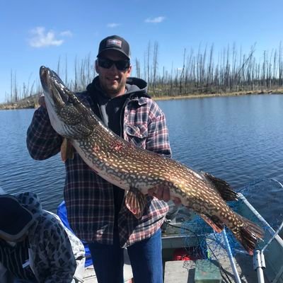 leafs/NASCAR/Riders/blue jays  fan.  husband of 1.  Dad of 2 girls.  Family driver, steer/horse holder, traveling ATM.  lives in the Canadian desert