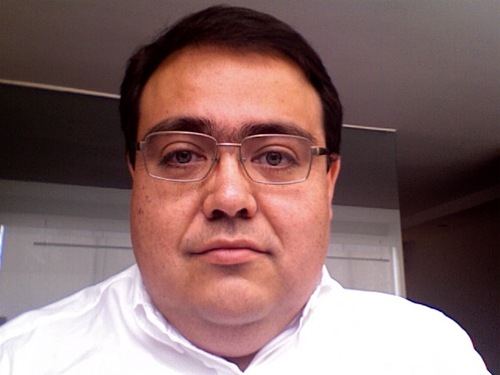 Esposo de Fabi y padre de 4, también trabajo