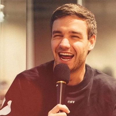 tomoullient's profile picture. 