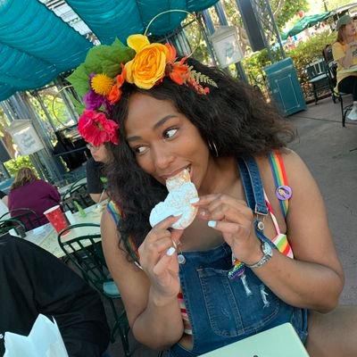 WVWC'22 🏐💙 Imma foodie and im just living LiFE🌺