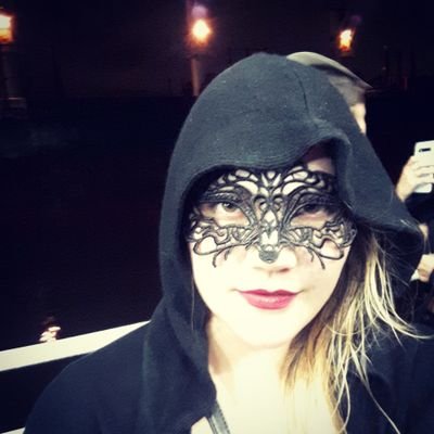 Hacking stuff and helping people ❤
Offsec person. Also a cat lady, bibliophile, cellist and @Matehackers co-founder
ela/elle/she