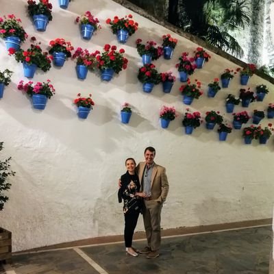 Sanitario de Profesión. Felizmente casado, padre de Marta y Javier. Me apasionan mi trabajo, el deporte y la política.