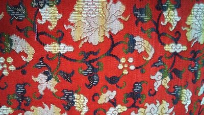 北方民族の刺繍を基本に、色の世界で遊んでいます。