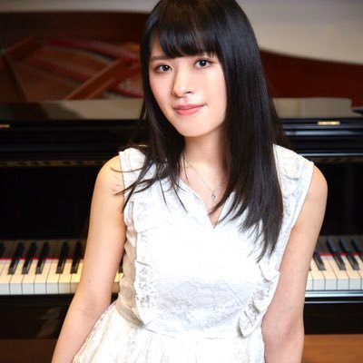 Yura Mari. ↑↓↑↓。感情の集音機。ピアノを使って作詞作曲したり歌を歌っています(^O^)〜♪Sound Horizon『Nein』/『絶対階級学園』/『ピリオドキューブ』『猛獣たちとお姫様』『ゆのはなSpRING!(FD)』『幻妖綺』/KONAMI『ノスタルジアOp.2』等歌唱・作詞/自主制作も色々