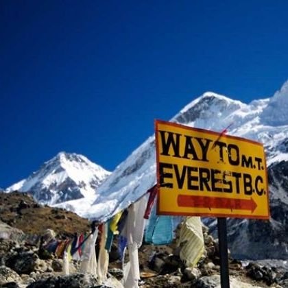 Everest Hikes