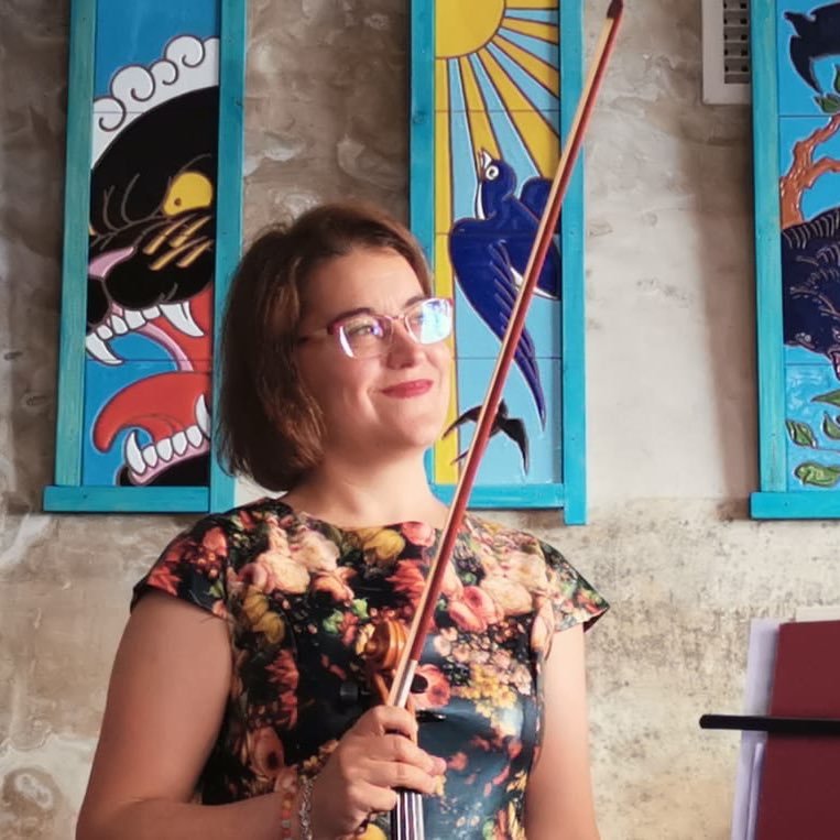 Una vallisoletana haciendo música en Málaga. Profesional de la viola y la Música de Cámara