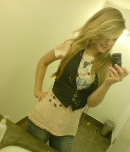 I'm sweet, hyper and crazy ;D
