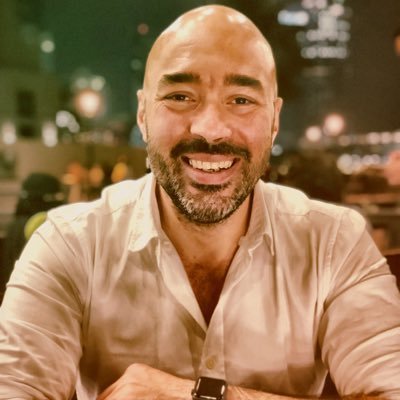 اللهم صلي علي سيدنا محمد صلاة تنحل بها العقد وتنفك بها الكُرب وتفتح لنا بها أبواب الفرج.