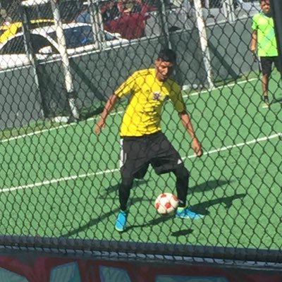 andresjr242601's profile picture. 