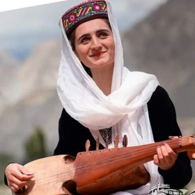 standardpoetry's profile picture. آپ مجھے اچھا سا شعر DM کر سکتے ہیں