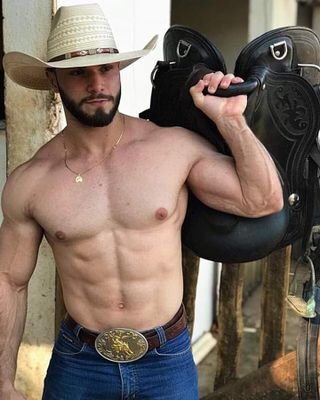 أتعامل مع كل شخص على قدر عقله وعند كرامتي أدعس على الجميع. نقطة انتهى.....