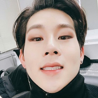 a monbebe who can’t have a official bias because they’re all lovable and just loves all seven members equally.