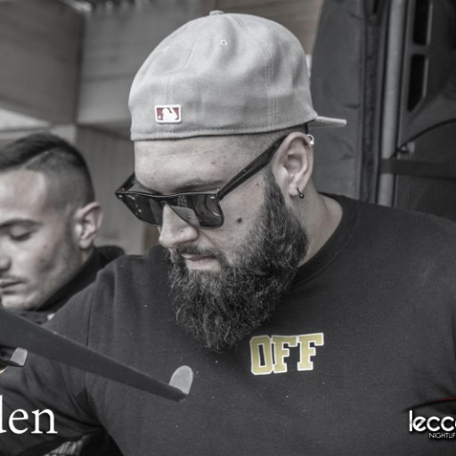 InvidiaRiccardo's profile picture. La mia vita?? Battiti che vanno da 80 a 130bpm. E mentre i battiti salgono, il brivido e le emozioni si espandono sulla folla creando un'atmosfera magica!