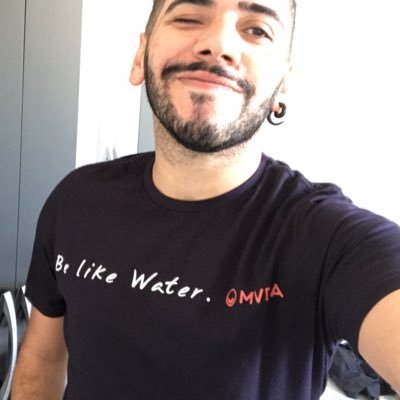 Amante de de tecnologia e desenvolvimento e viciado em web design, capuccino e música.