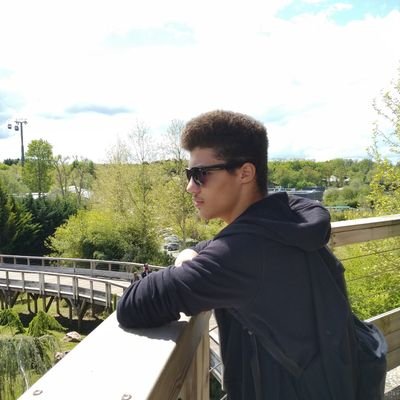 Je suis là, c'est déjà bien non !?
Parfois ca m'arrive de jouer de la musique et je crois que j'aime bien en écouter aussi.
