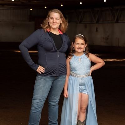 Chiropractic student 🙌
Aspiring ballroom dancer 💃
Competitive equestrian 🐴
Need I say more?