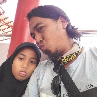 sakhmuko's profile picture. hidup ini cuma sekali kawan. . . . 
JANGAN KAU SIA-SIAKAN